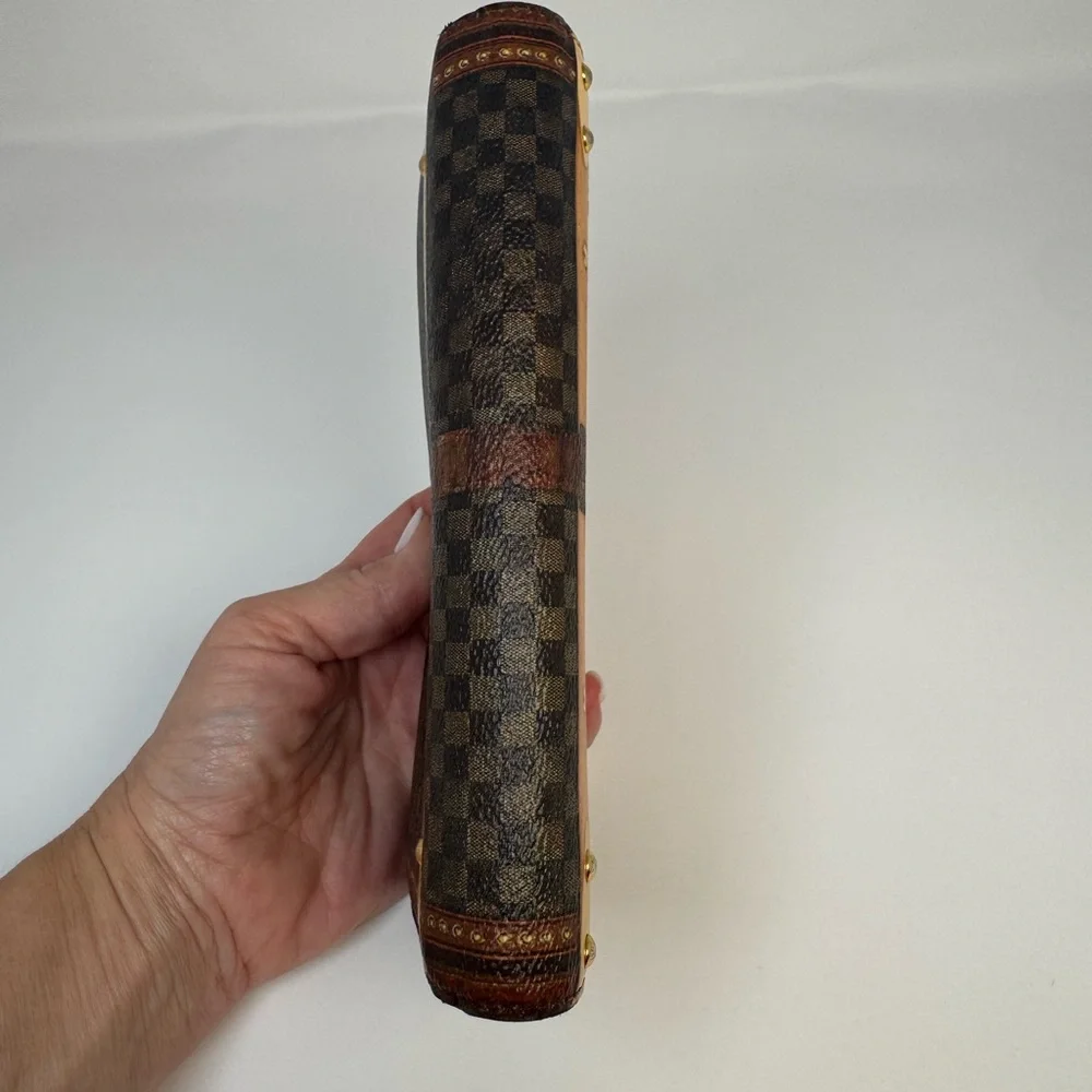 Authentic Louis Vuitton Limited Edition Damier Canvas Time Trunk Twist Wallet - Picture 5 of 10
